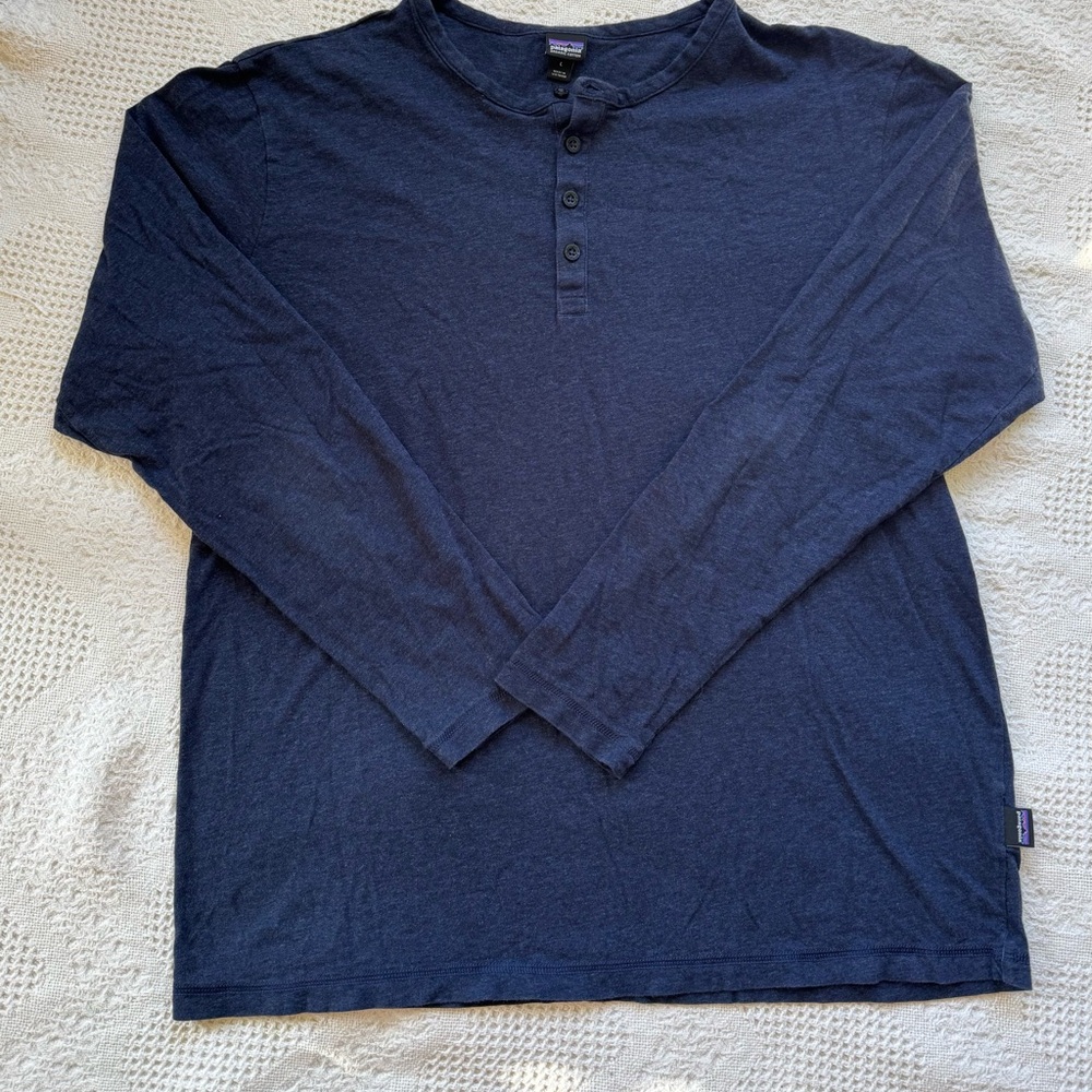 Patagonia Organic Cotton Navy Long Sleeve Daily Henley Shirt - Picture 2 of 4